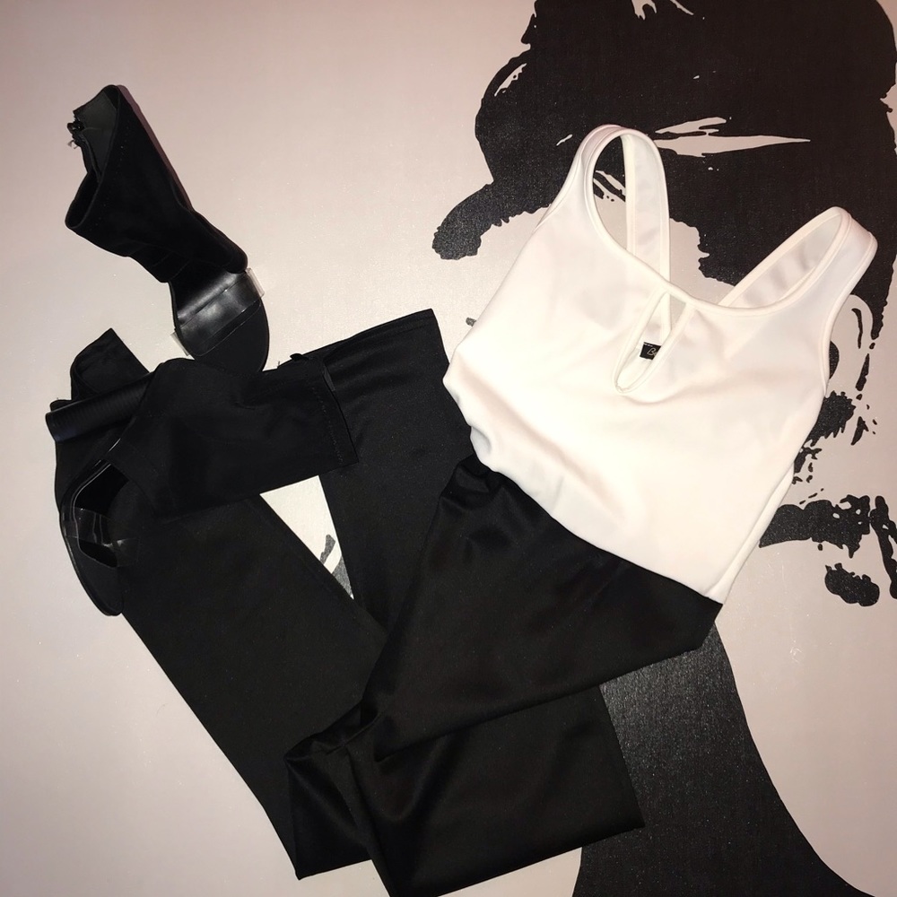 Bella Moda | Black & White Halter Jumpsuit - Picture 6 of 6
